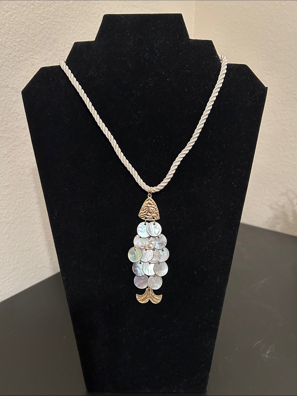 Elegant Abalone Shell Pendant Necklace - Gold Accent